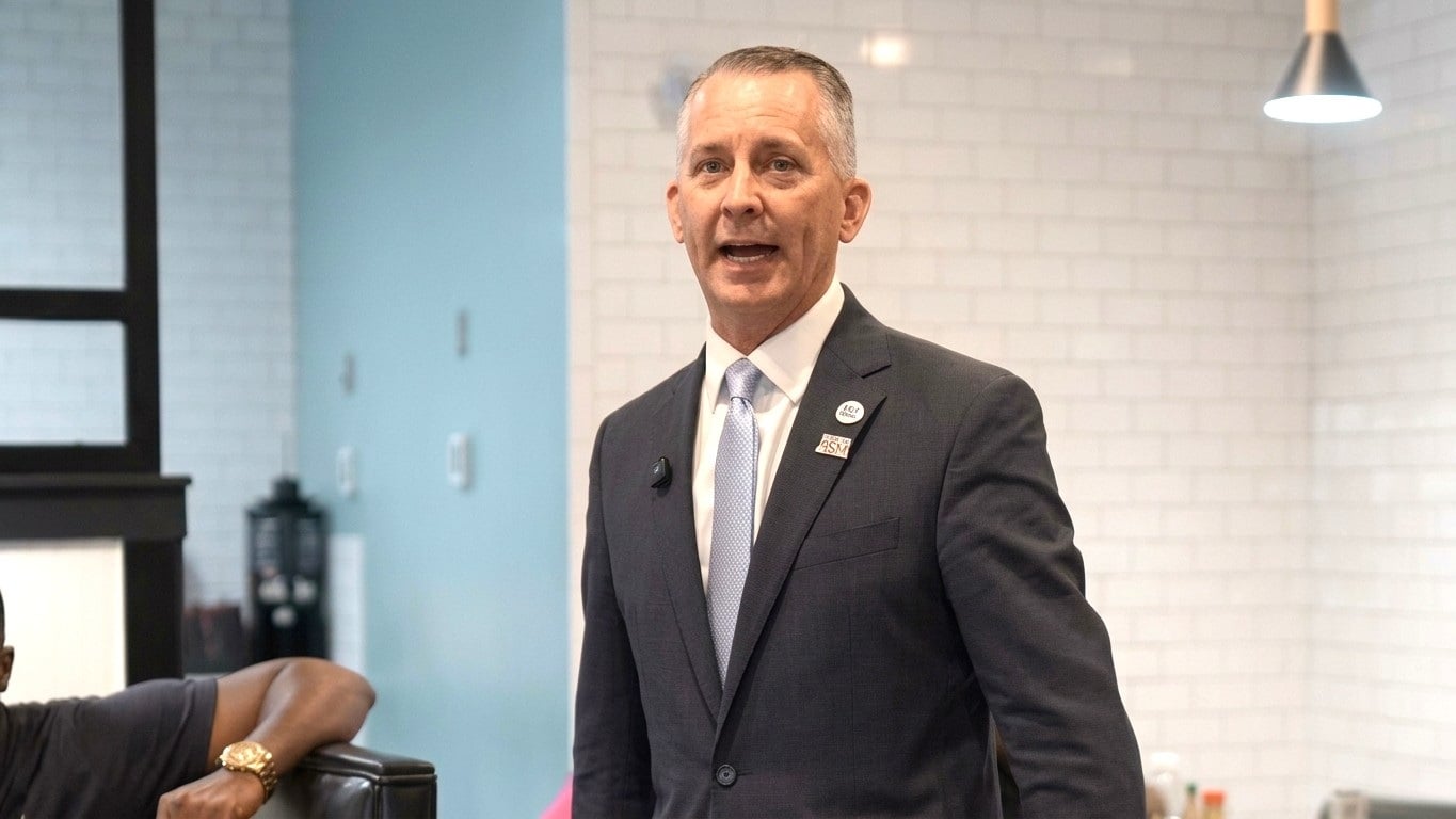 La propuesta migratoria del candidato demócrata David Jolly que interesa a cubanos en Florida