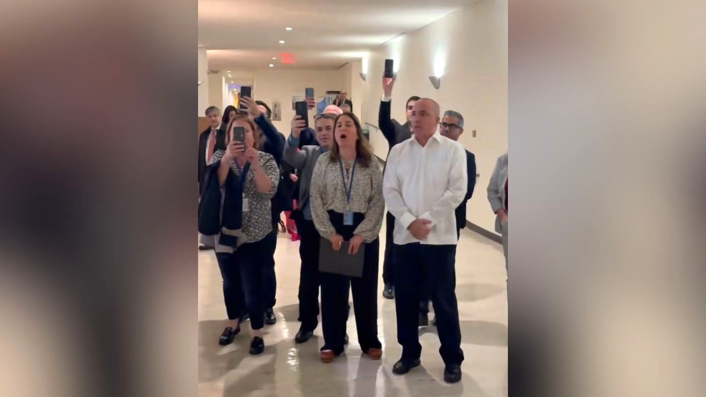 Nuevas imágenes del acto de repudio de diplomáticos castristas contra activistas cubanos en la ONU