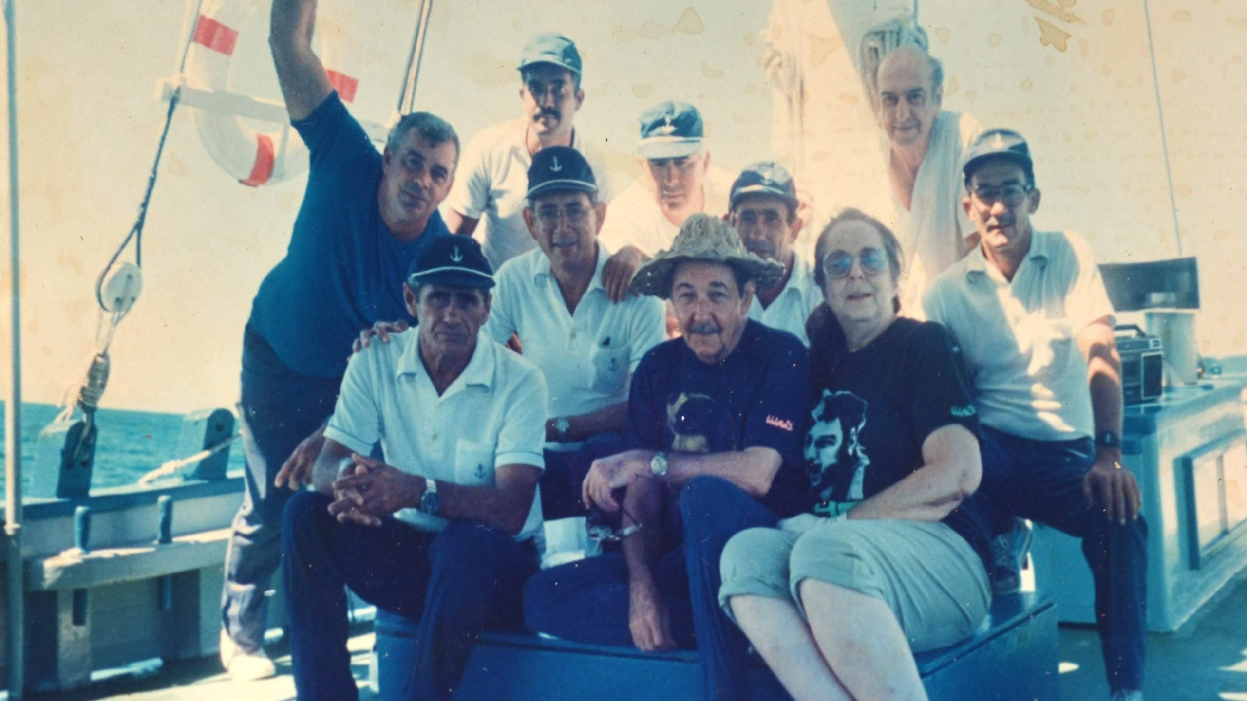 Nuevos detalles de las fotos filtradas de la familia Castro Quiénes acompañaban a Fidel y Raúl (1)