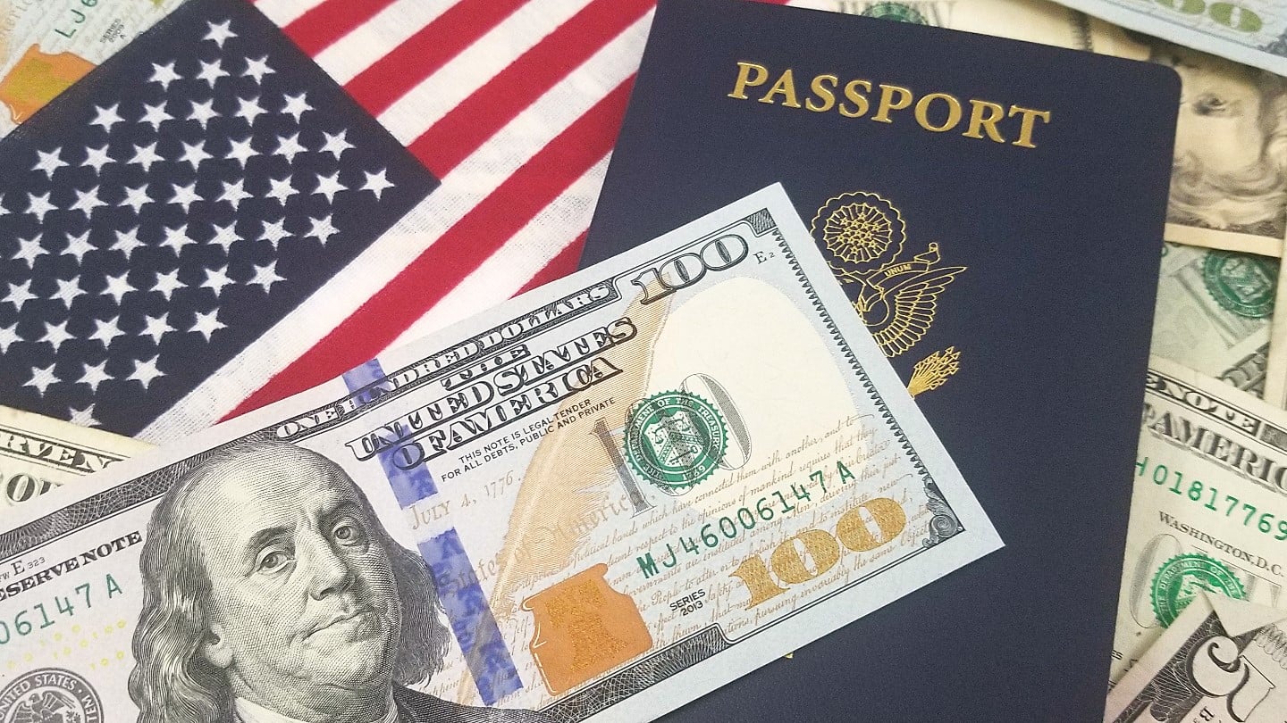 EEUU cambiará su pasaporte en 2028: así será el nuevo diseño presentado por Marco Rubio