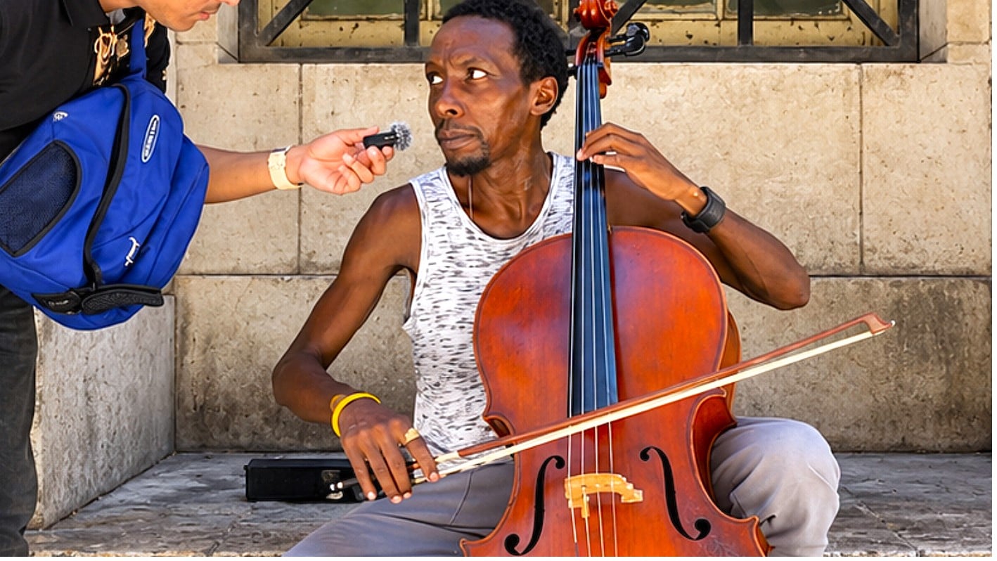 De primer violonchelista del Ballet Nacional a tocar en las calles de La Habana: la triste historia de Rolando