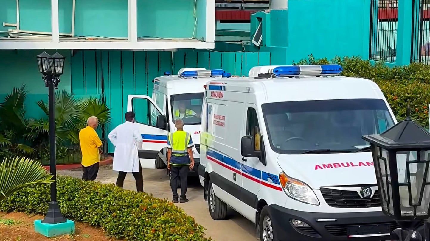 Llegan tres ambulancias rusas a Cuba en medio del colapso del sistema de salud