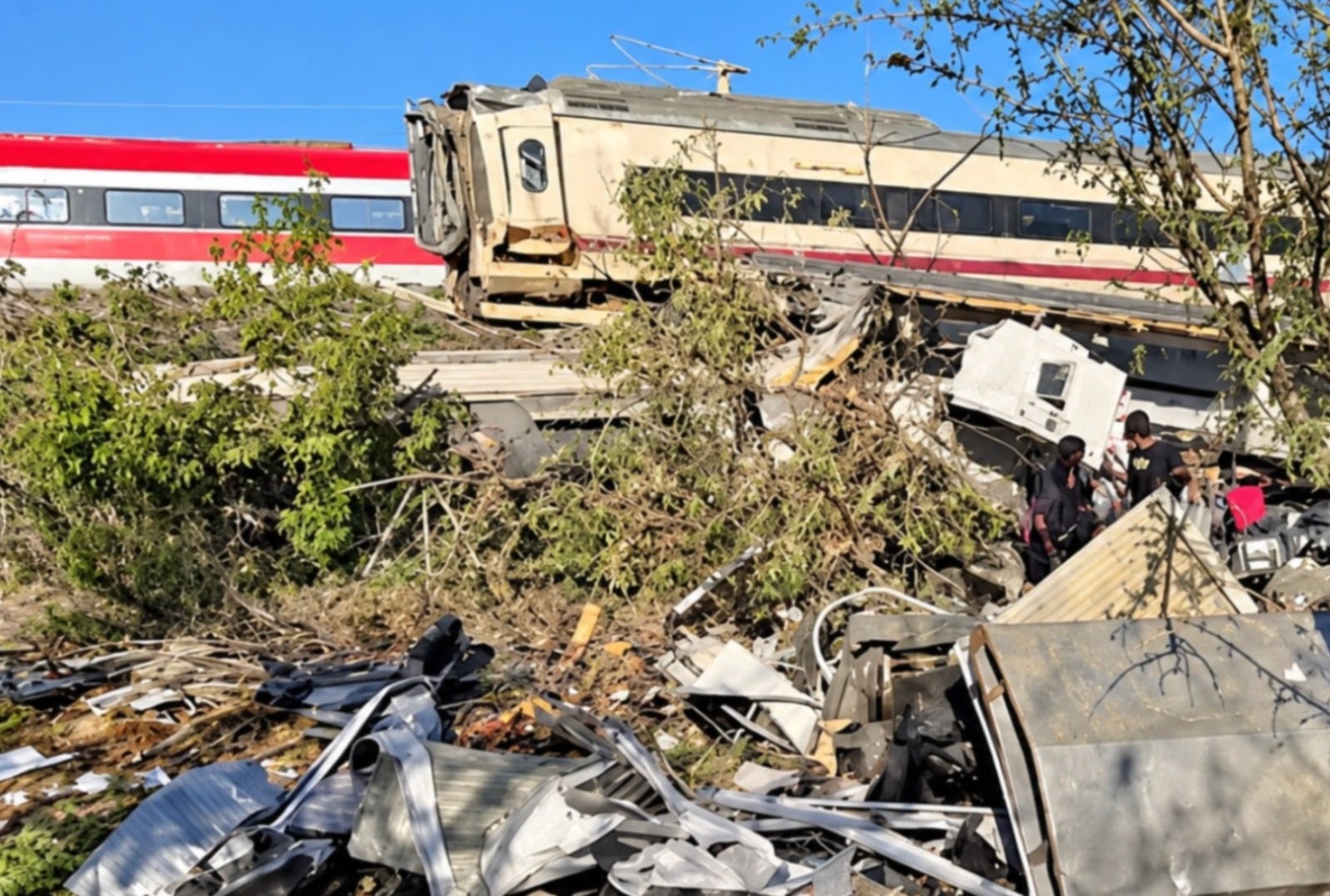 Tragedia en España: al menos 50 muertos y casi 200 heridos en accidente de tren
